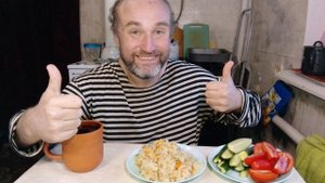 сегодня на обед с Рыжулей тушёная капуста с рисом. мукбанг. обжор. еда на камеру. диета. шизофрения.