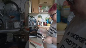 Быстренько все приготовила, параллельно убралась