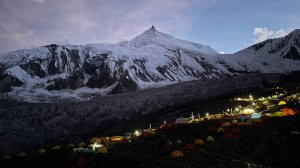 Группа Бориса Егорова, действующая в рамках экспедиции Манаслу-25 на обряде пуджа