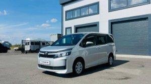 Toyota Voxy, 2017 год