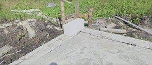 Кладка первого ряда блоков из газобетона