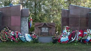 На кладбище советских воинов в Петрозаводске прошел субботник