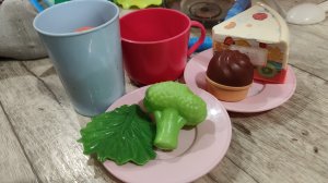 играем в повара и готовим из игрушечных продуктов