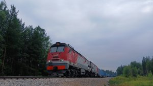 2ТЭ25КМ-0287 с контейнерным грузовым поездом и приветливой бригадо