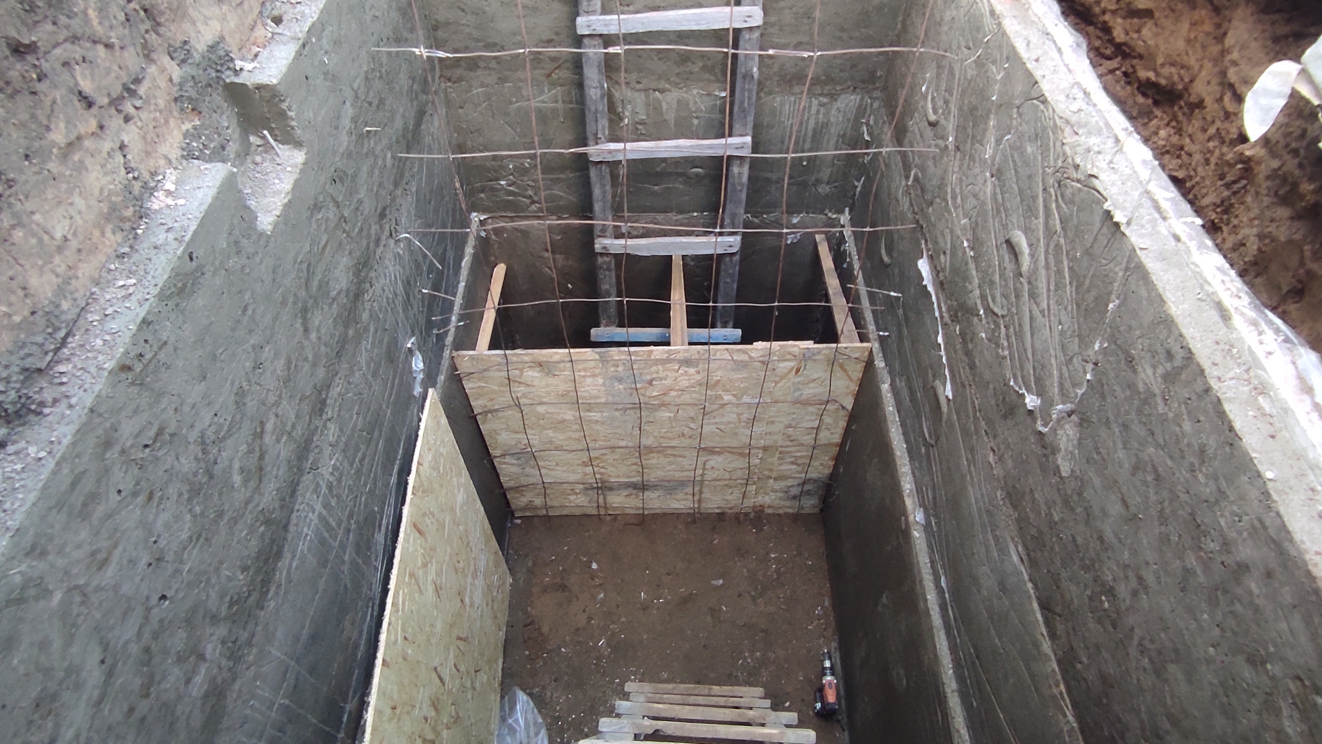 Канализация для Частного дома своими руками! Перегородка.