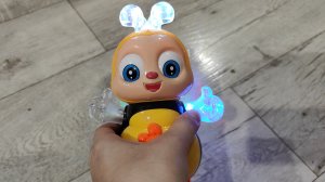 играем и танцуем под музыкальную пчелку для малышей