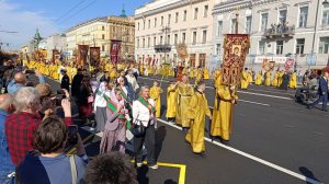 Крестный ход на Невском проспекте