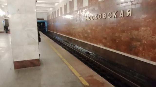 Нижегородское метро. Предновогодняя охота на поезда метро. Станция "Московская" смотреть онлайн