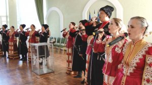 Все на выборы! Избирательные участки Анапы начали свою работу с исполнения гимна России