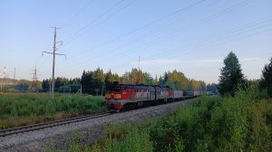 2ТЭ10Ук-0370 со сборным грузовым поездом и приветливой бригадой следует по перегону Сыктывкар-Човью