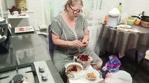 Готовлю варенье из своей сливы., с Греции орехом и корицей.