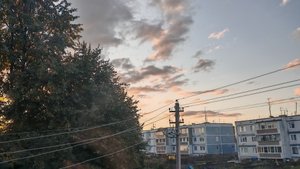 Уютный вечер пятницы в деревне, деревенский закат