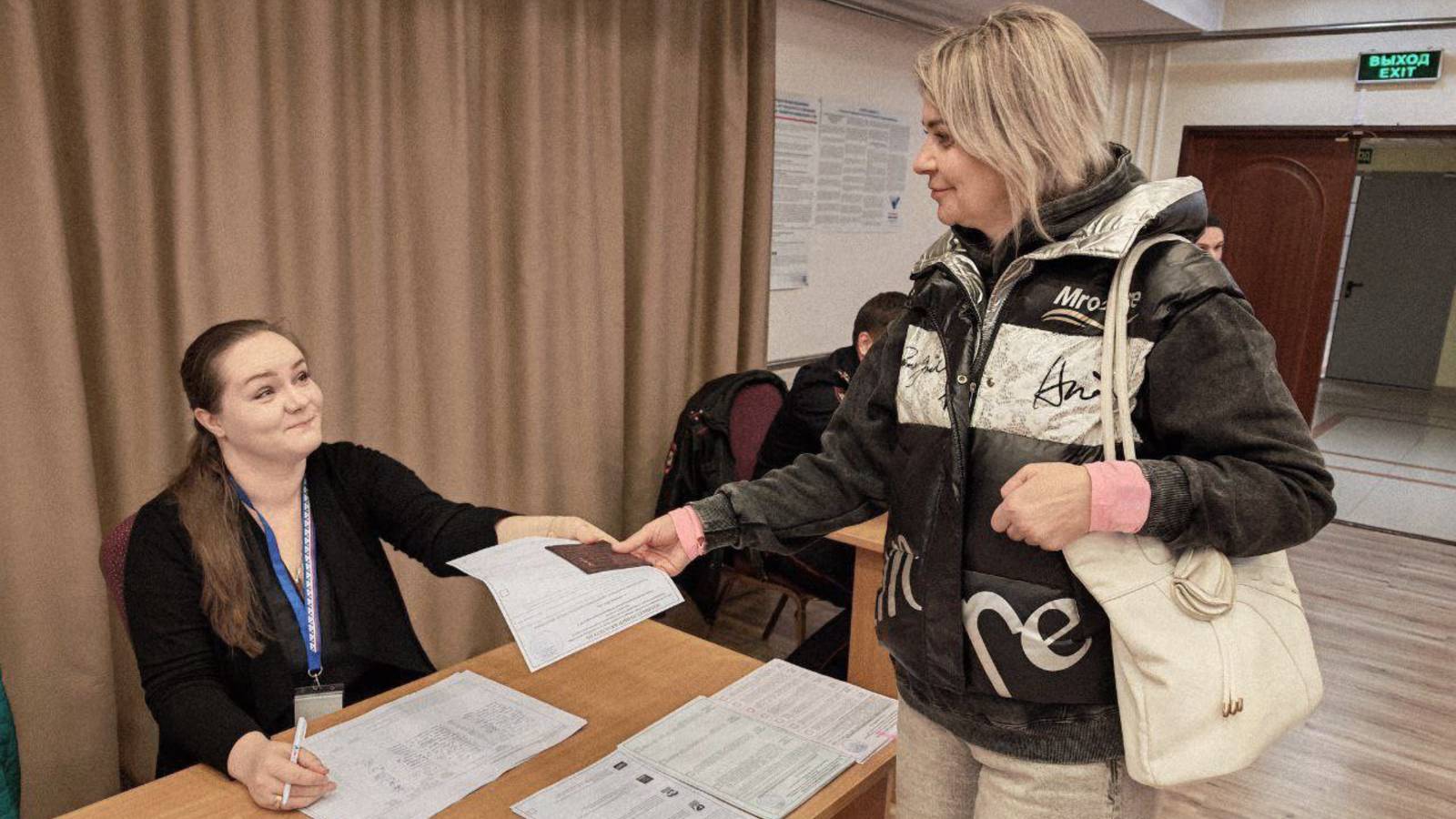 ЗАЩИТА КАНДИДАТСКОЙ / Работники компании голосуют на избирательных участках