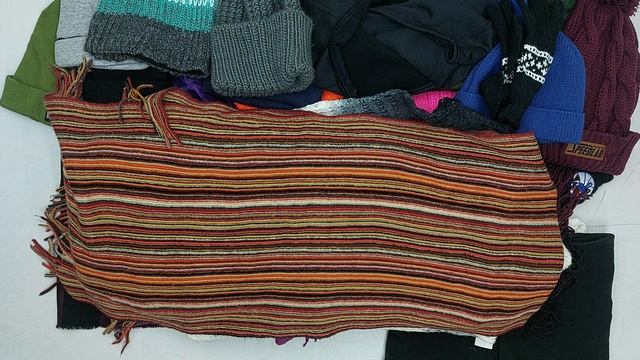 Фото лота №38966 по запросу Шапки оптом