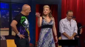 Liya Bespalova  contando chiste sobre coca