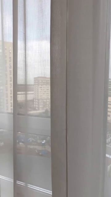 Комплект из римской и штор на эркер