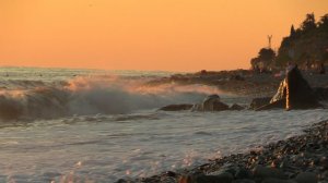 Небольшой шторм на закате. В Сочи