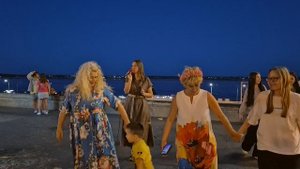 "Мужиков надо любить" - Анна Егорова на Набережной Волгограда