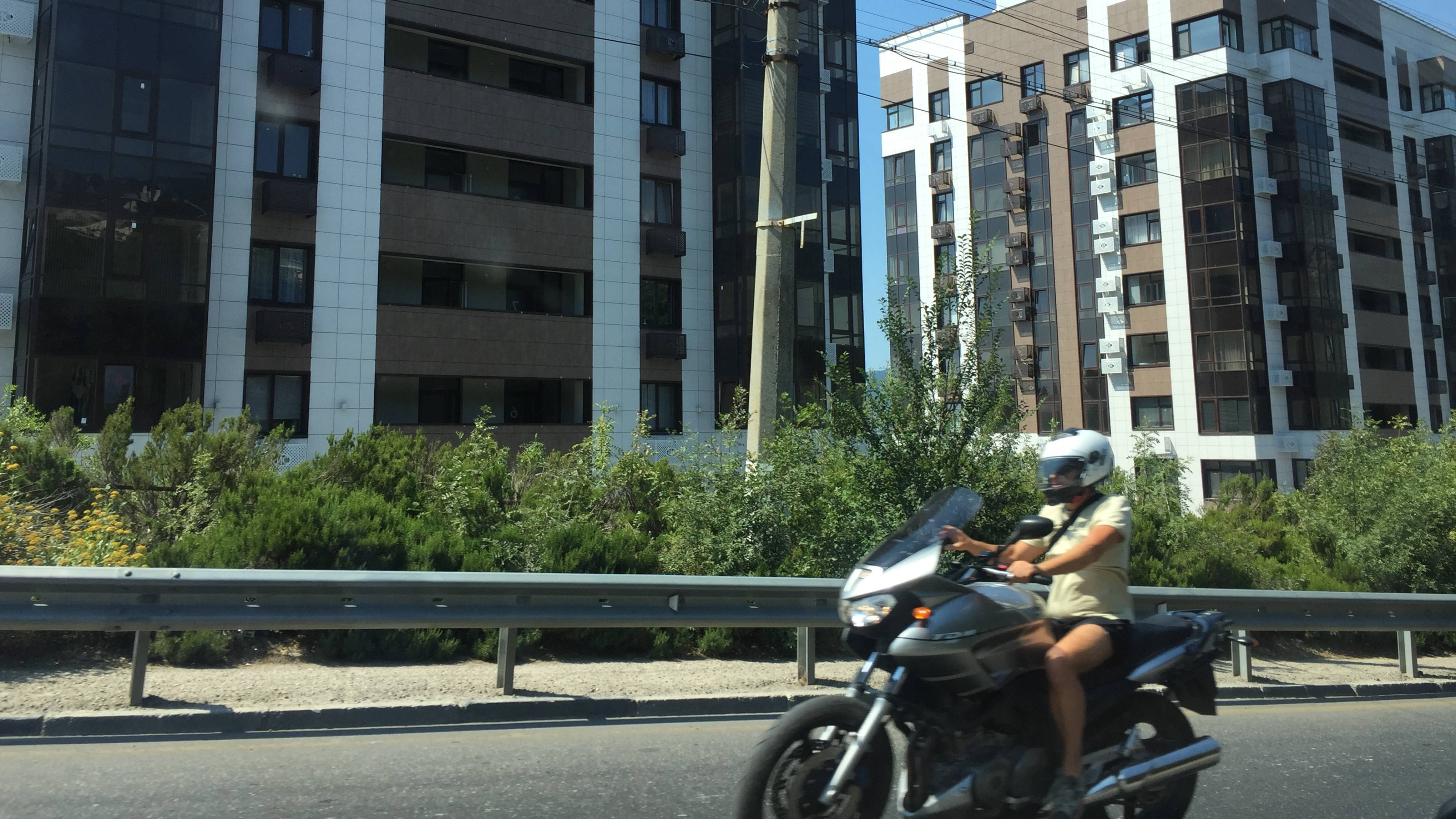 Выезд из Симферополя .Трасса Таврида . Ярмарка фруктов и овощей. А цены ну очень....... Часть 5