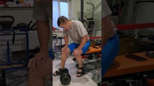 Подъём штанги на кисть+ гантель