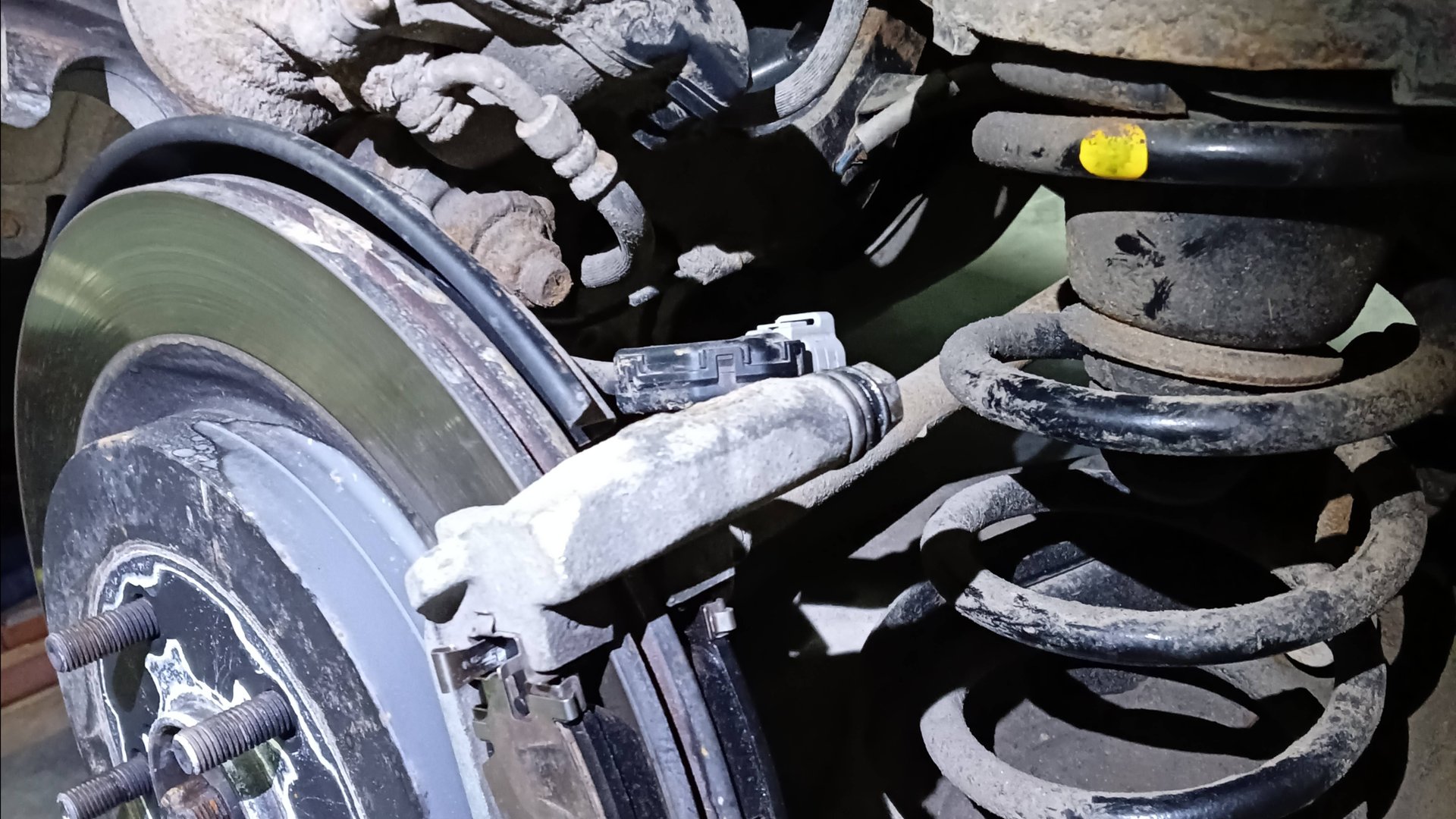 Lexus RX замена задних тормозных колодок с электроручником и тормозных дисков смотреть онлайн