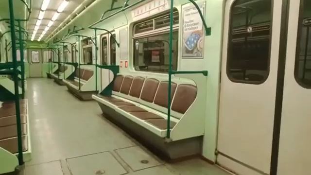 Петербургское метро. Одиночество в вагоне. Перегон "Пр. Большевиков - Ул. Дыбенко" смотреть онлайн