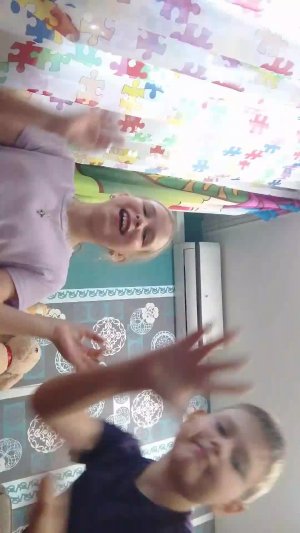 мы жрём десерт и подпишись