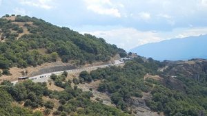 На отдельной скале -Монастырь Святой Троицы!