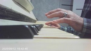 Пианино: импровизация на тему "Спят усталые игрушки"