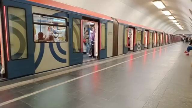 Московское метро. Зоопарк вагонов на Калужско-Рижской линии, 2023 год смотреть онлайн