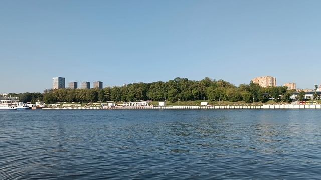 Лето ,Москва и река