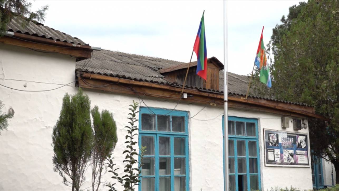 Знания с риском для жизни: в горном селе Дагестана дети учатся в аварийной школе