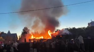 В Коломне горит частный жилой дом площадью более 300 квадратных метров — в нем живет многодетная ...