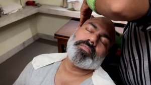 Массаж головы 💆_♂️ Индийский парикмахер Варис делает приятную массу