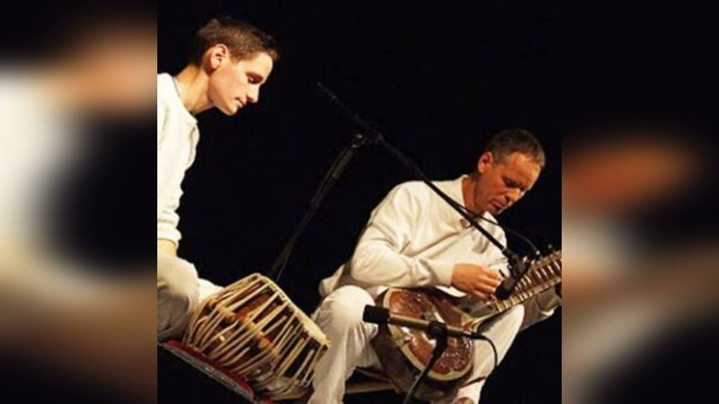 Садананд и Канала. Запись с концерта в Португалии 2010. Музыка Шри Чинмоя