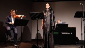 Юлия Гордина исполняет ариозо воина из кантаты "Москва" Чайковского. Скрипка — Александр Барклянский