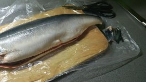 Разделываю рыбу!