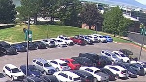 ФБР опубликовало запись, на которой убийца Чарли Кирка сбегает с места преступления.