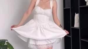 Девушка в коротком мини платье смотреть видео. Девушка примеряет платья