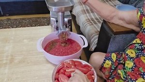 заготовки продолжаются. базеликовый соус. варенье из сливы