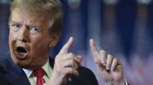 Дональд Трамп неожиданно смягчил риторику в отношении инцидента с беспилотниками