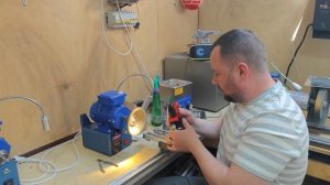 Манипулятор для заточки кусачек с шаровым коленом и быстрозажимом