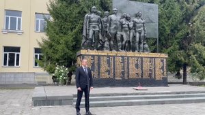 Обращение ректора СОГУ Алана Огоева на траурной линейке, посвященной памяти жертв трагедии в Беслане