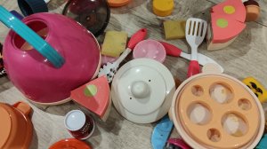 играем в детскую посудку