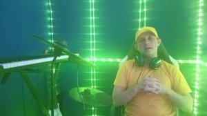 Написал песню и создаю музыку и трек по тексту книги Алиса в стране Чудес