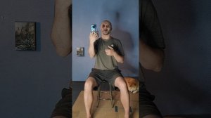 как держать телефон и сохранить осанку