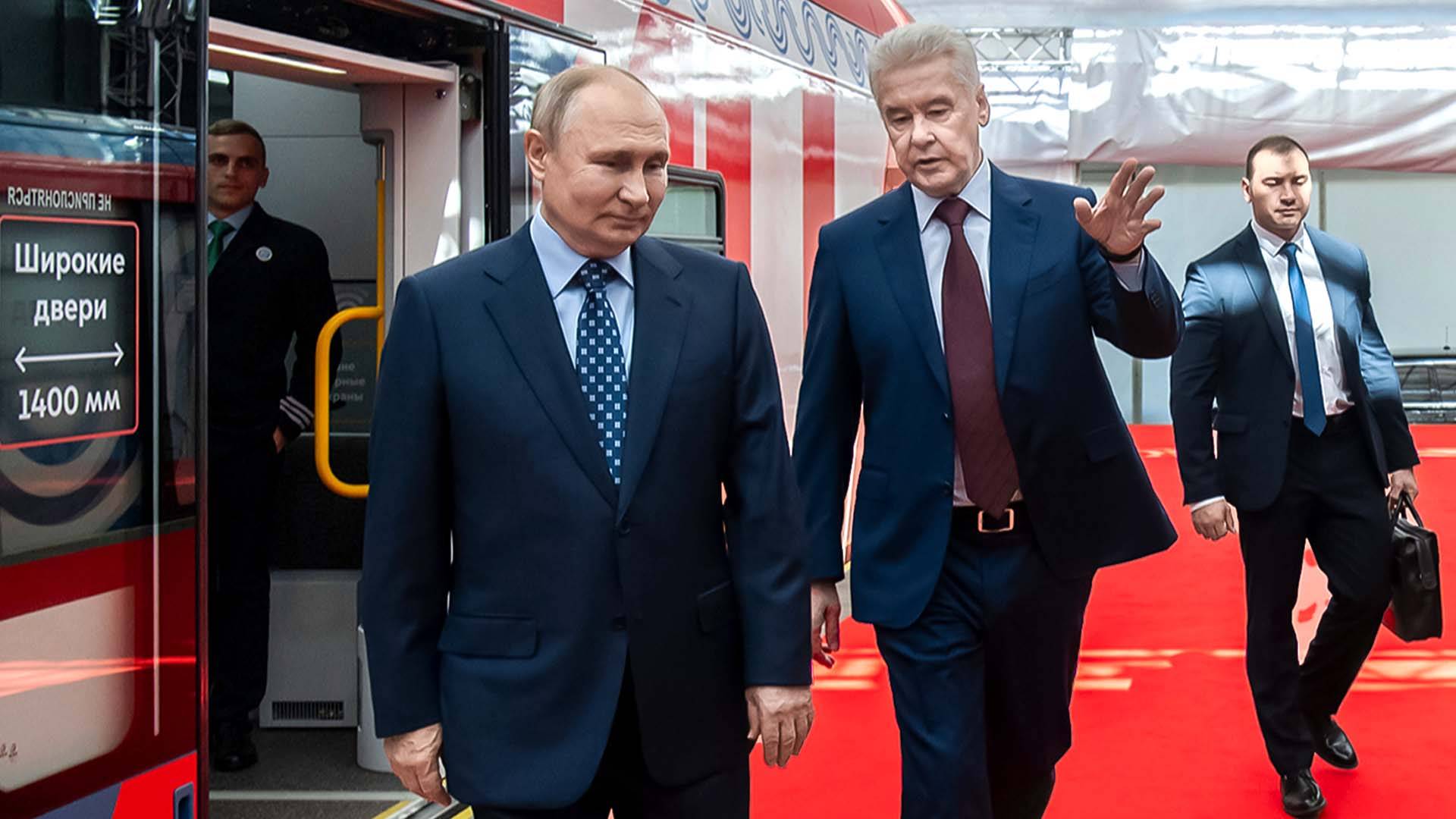 Путин и Собянин открыли 4 новые станции и запустили движение на Троицкой линии метро в Москве