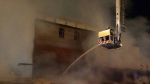 Возгорание автосервиса площадью 700 кв. м произошло в Челябинске