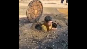 Сантехник за работой...