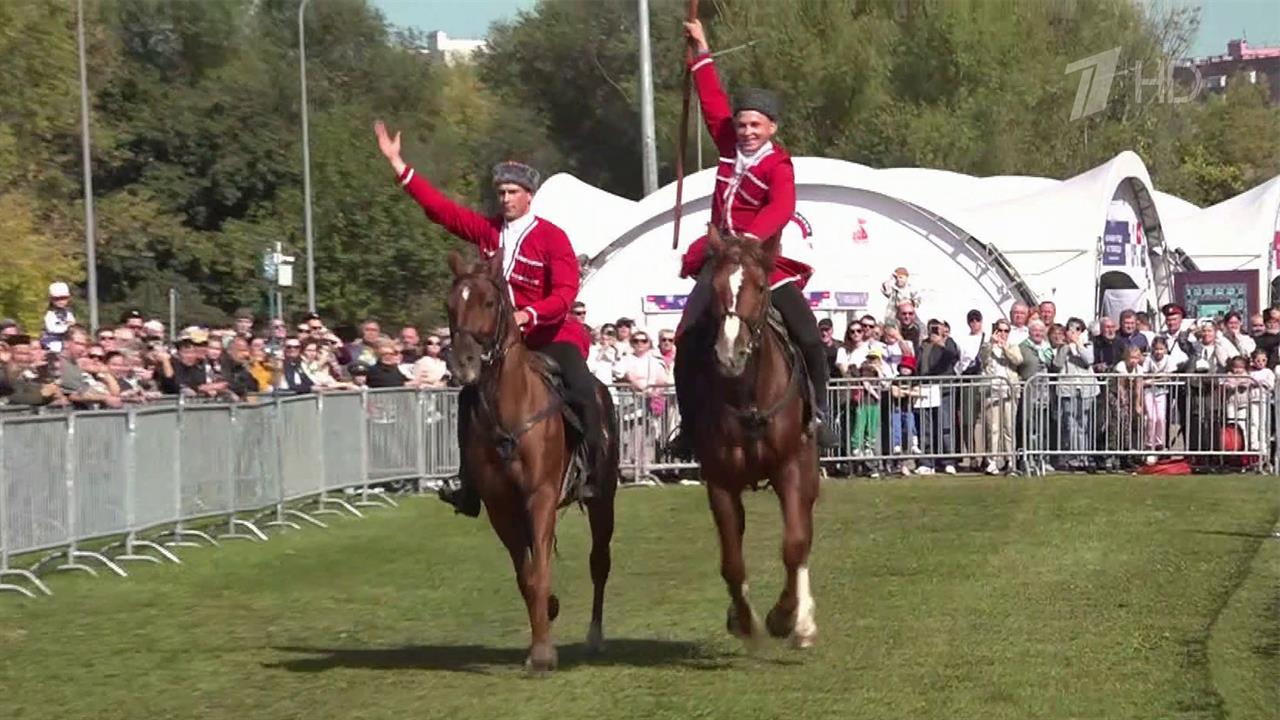 По всей столице проходят праздничные гуляния в честь 878-летия Москвы